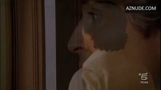 MANUELA ARCURI nude in Sangue Caldo